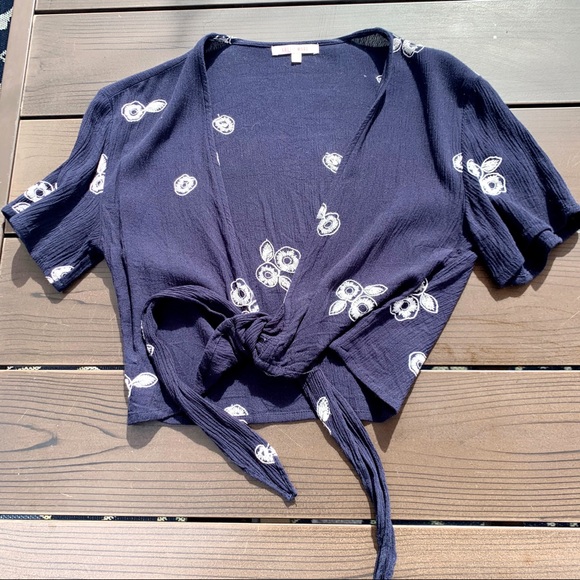 Tops - 3/$15!! Navy Floral Wrap Crop Top